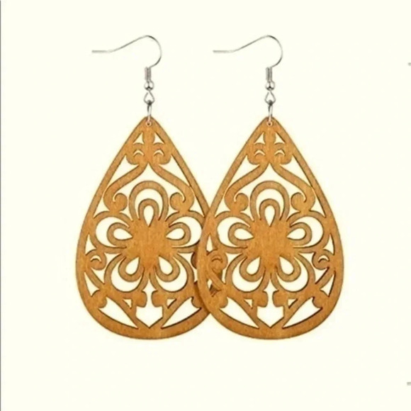 Laser Cut Flower in Teardrop Wood Wooden Drop Earrings - Picture 1 of 3